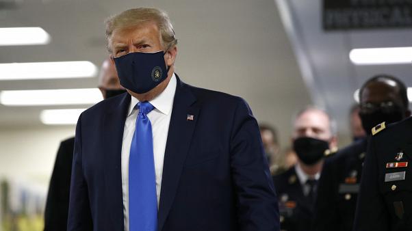 first-res Trump wears a face mask